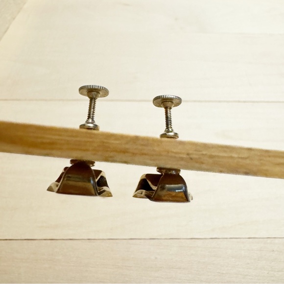 Vintage Signed Alice Gold Tone Screw Back Earrings 1940/50s - Picture 3 of 8